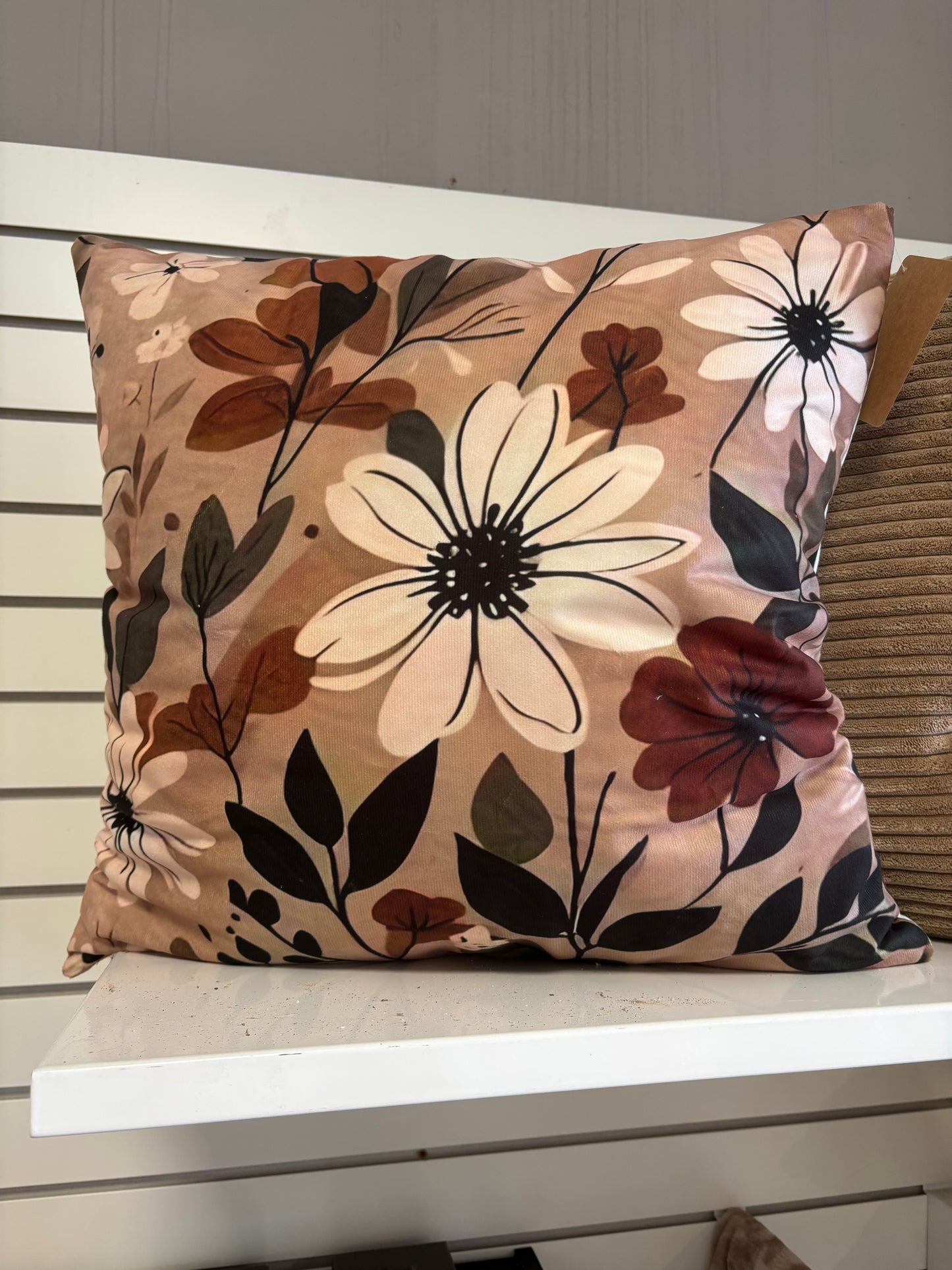 Cojín decorativo con cojín interior.