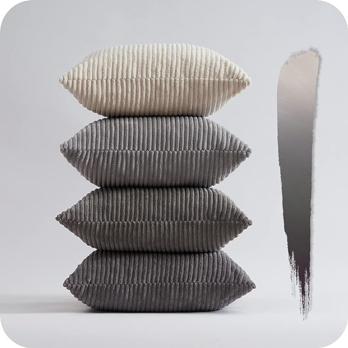 Decorative cushion including inner cushion
