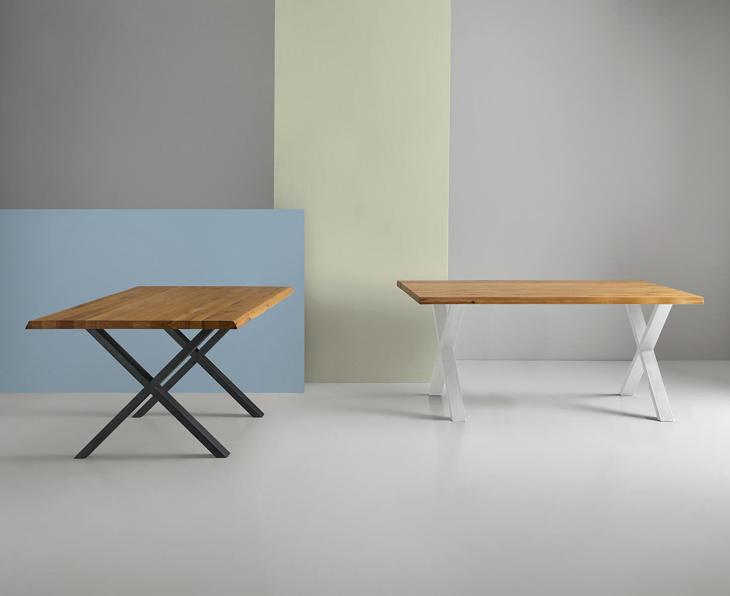 Corine dining table