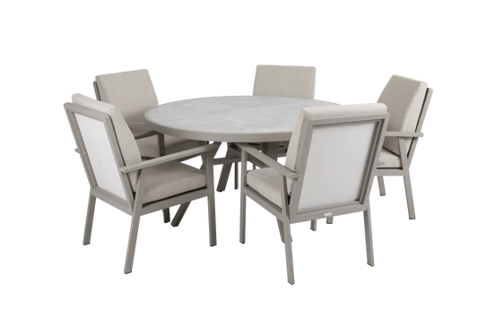 Reuniéndose alrededor de la mesa