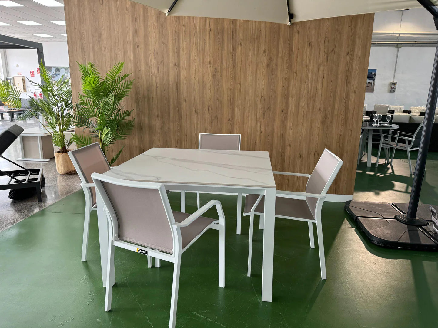 Grupo de comedor en la plaza de Mónaco