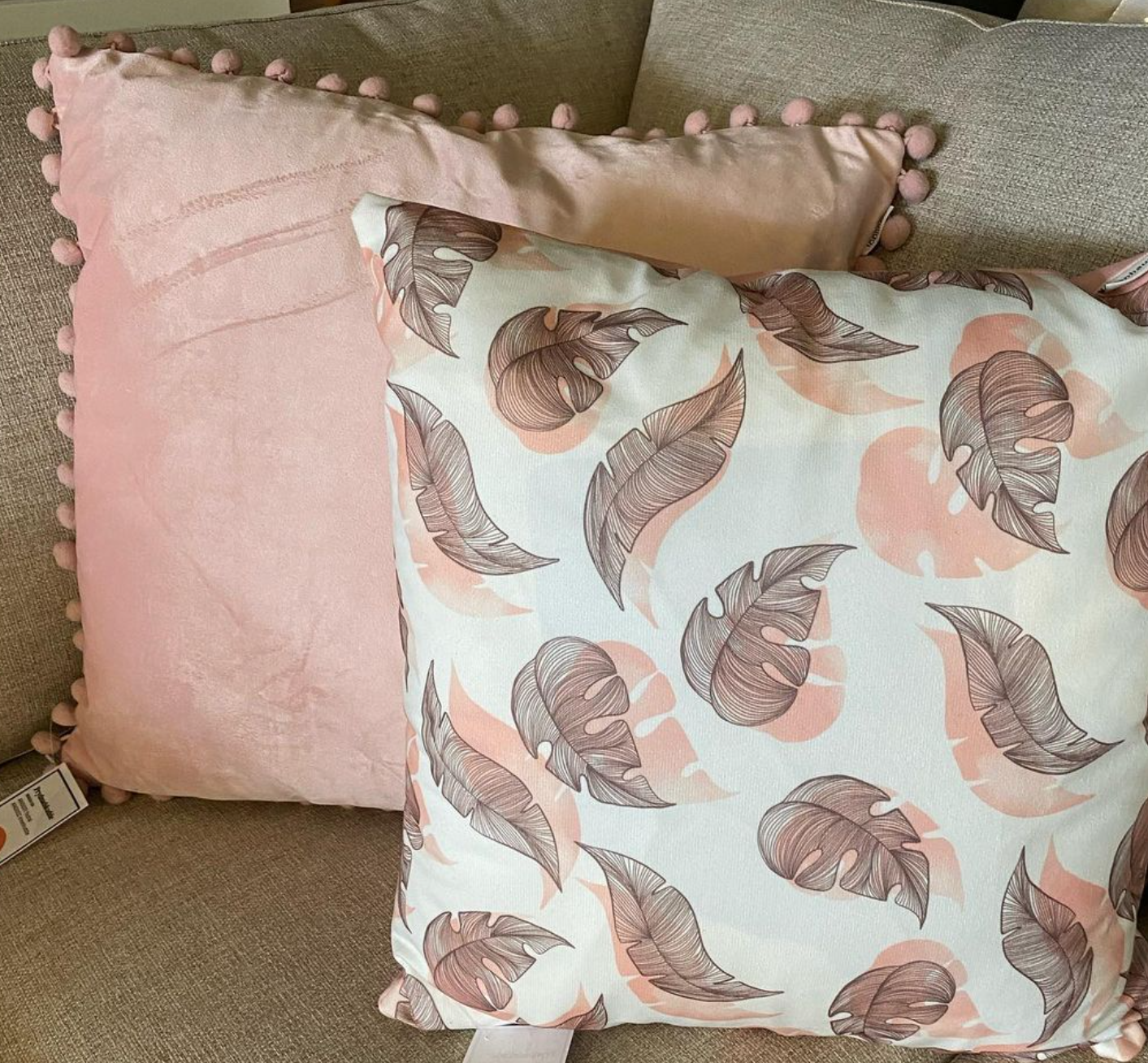 Decorative cushion including inner cushion