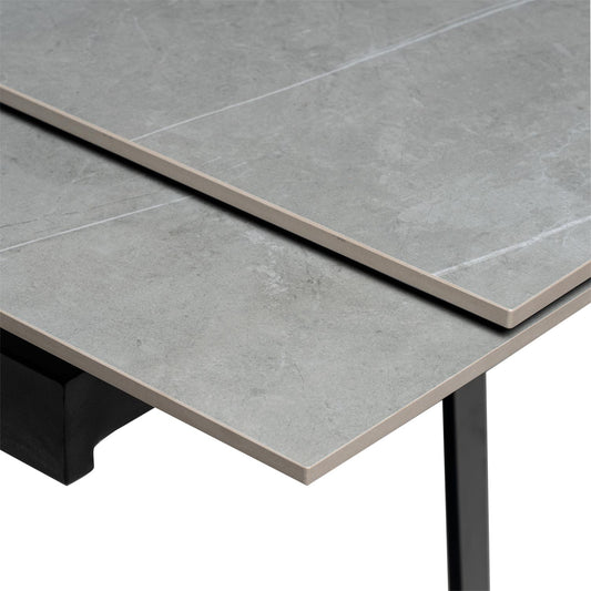 Kelly dining table
