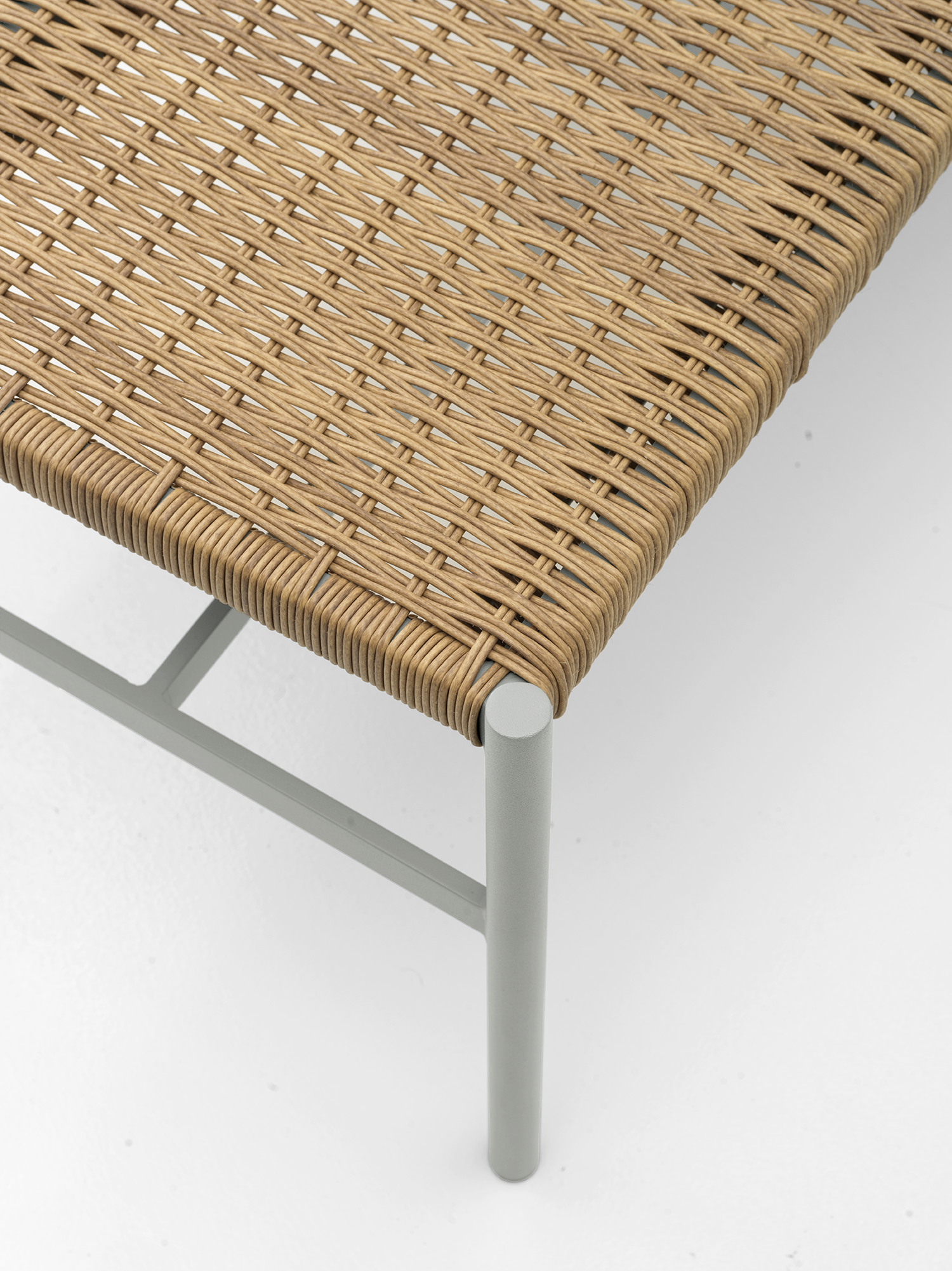 DK Bänk - Antracit/Natur, Dusty Green/Natur, Light Grey/Natur, Nordic Green/Natur - bild 10 [brafab-src:https://www.brafab.se/storage/2DE8A1B751D307CE770F64E54EBA3342D3405E4824F4F809D6A2B18428A80559/2d991e3daced4edbbf51ce17af57c706/png/media/9c910d230c0a4f1196fd656edbcf3d51/2503-71%20DK%20Bench%20-%20Light%20Grey%2C%20detail.png]