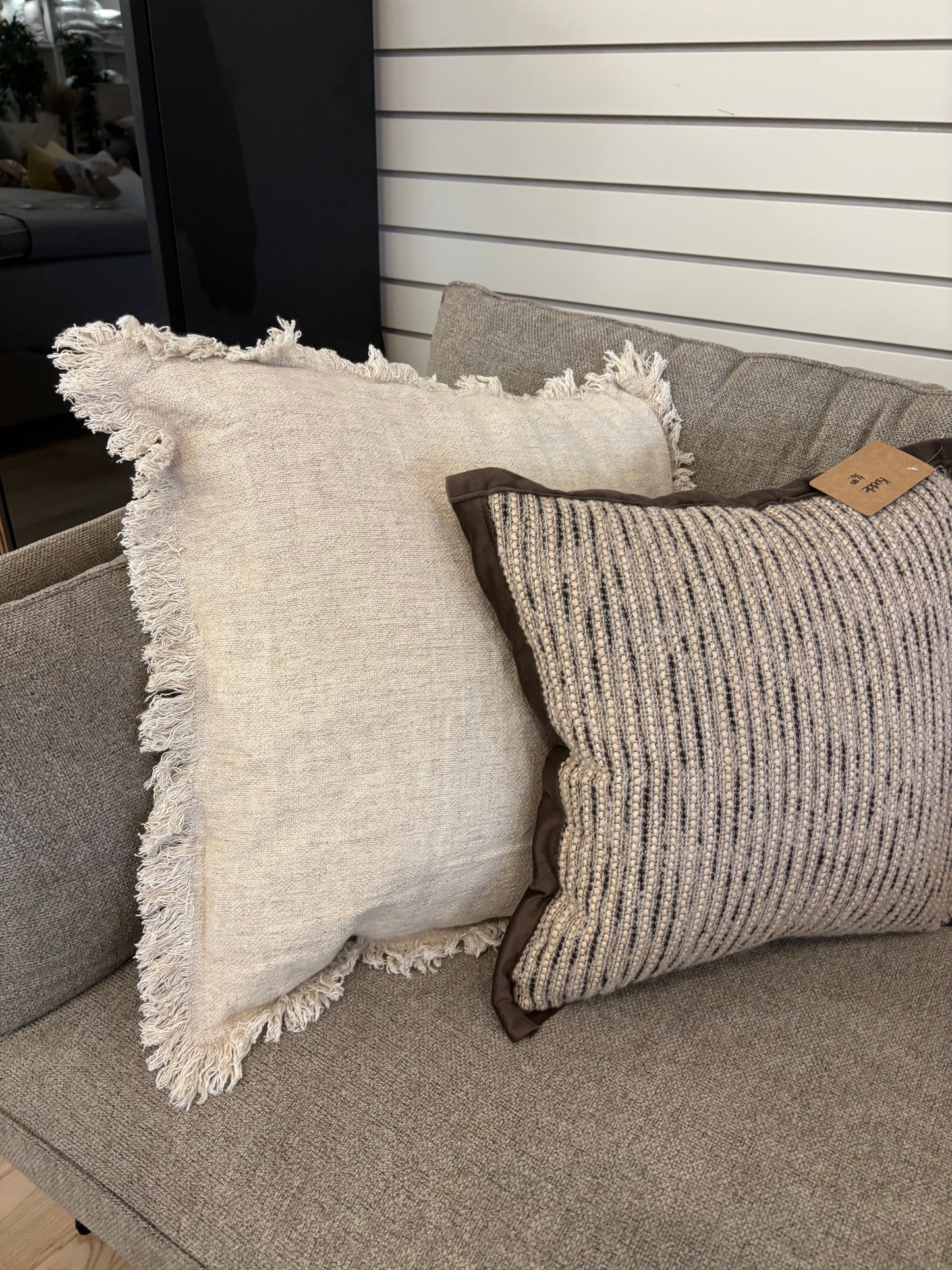 Cojín decorativo con cojín interior.