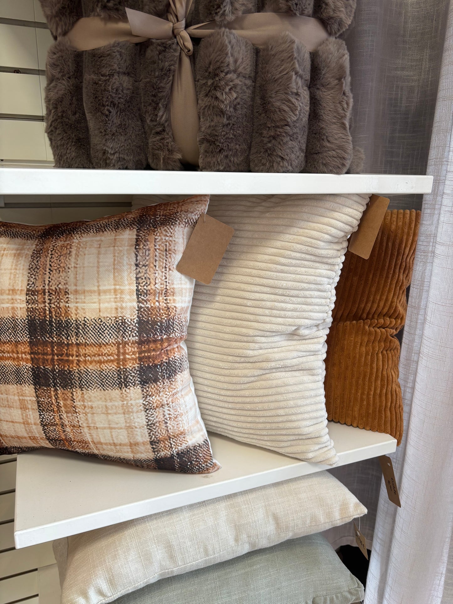 Cojín decorativo con cojín interior.