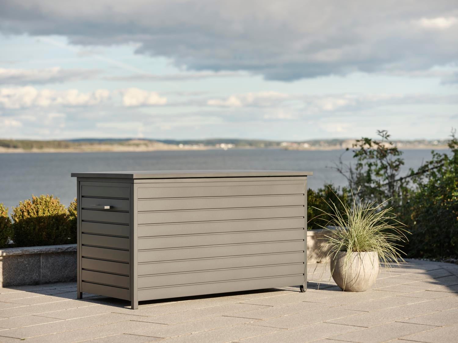 Gäster Förvaringslåda - Antracit, Khaki, Vit - bild 25 [brafab-src:https://www.brafab.se/storage/6F7473B7E688675211013876E5DEF62FFB32BE17D96A8E745E374735EA1AD59B/d72dbd2dcf914314b72a4c3959fb7979/png/media/7d4432a4f5ee4b6a87055af10e653aab/89202%2089202.png]