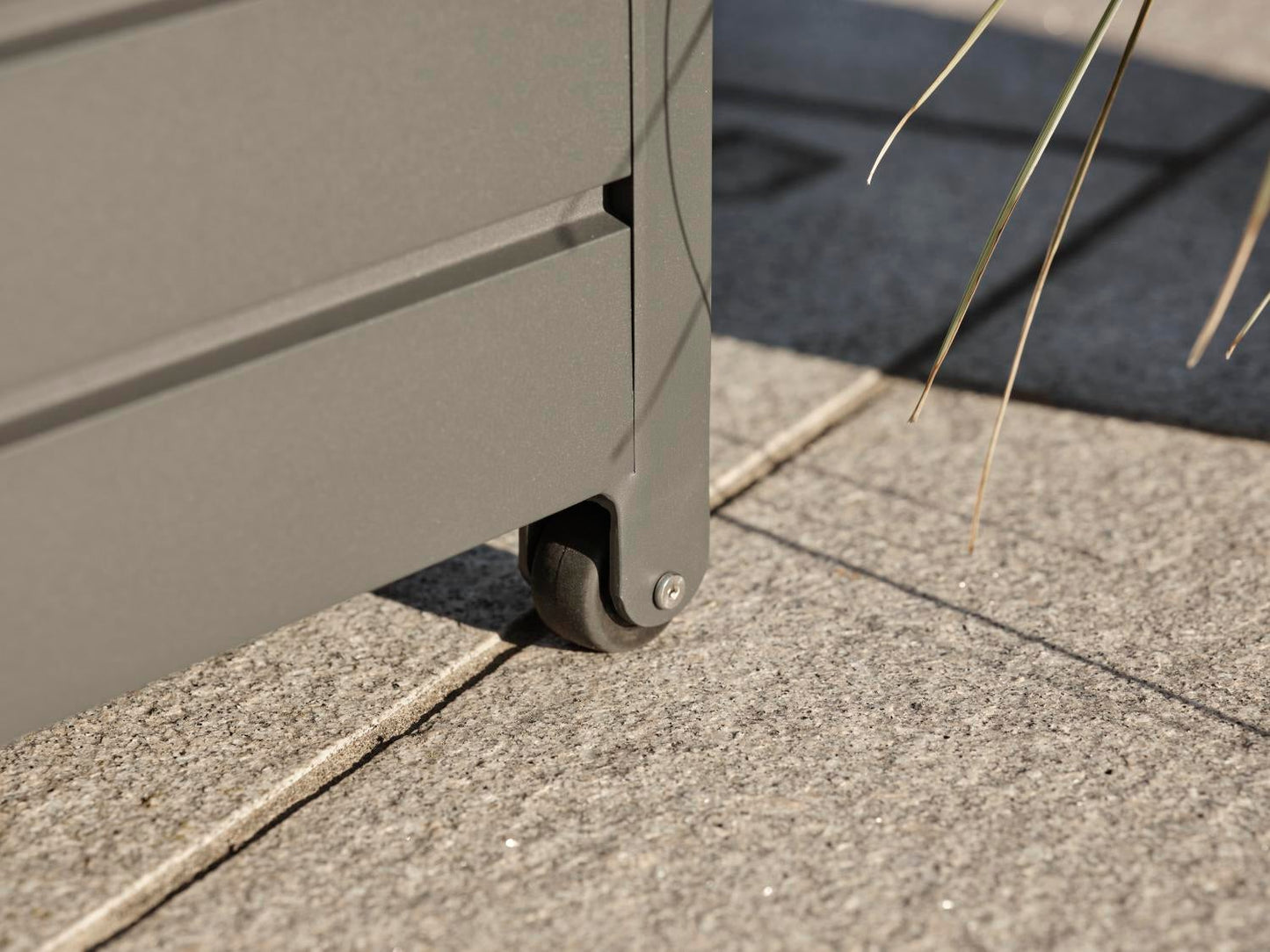 Gäster Förvaringslåda - Antracit, Khaki, Vit - bild 27 [brafab-src:https://www.brafab.se/storage/4B10FD5F34484C5FE27D0266B0DAC77C81BB5A4ED0EE4F90D3A9B571364EB078/8fc8c830c99a46839014471d7ffe56e4/png/media/1a586dad70d74864b9516204f34f66d0/89204%2089204.png]