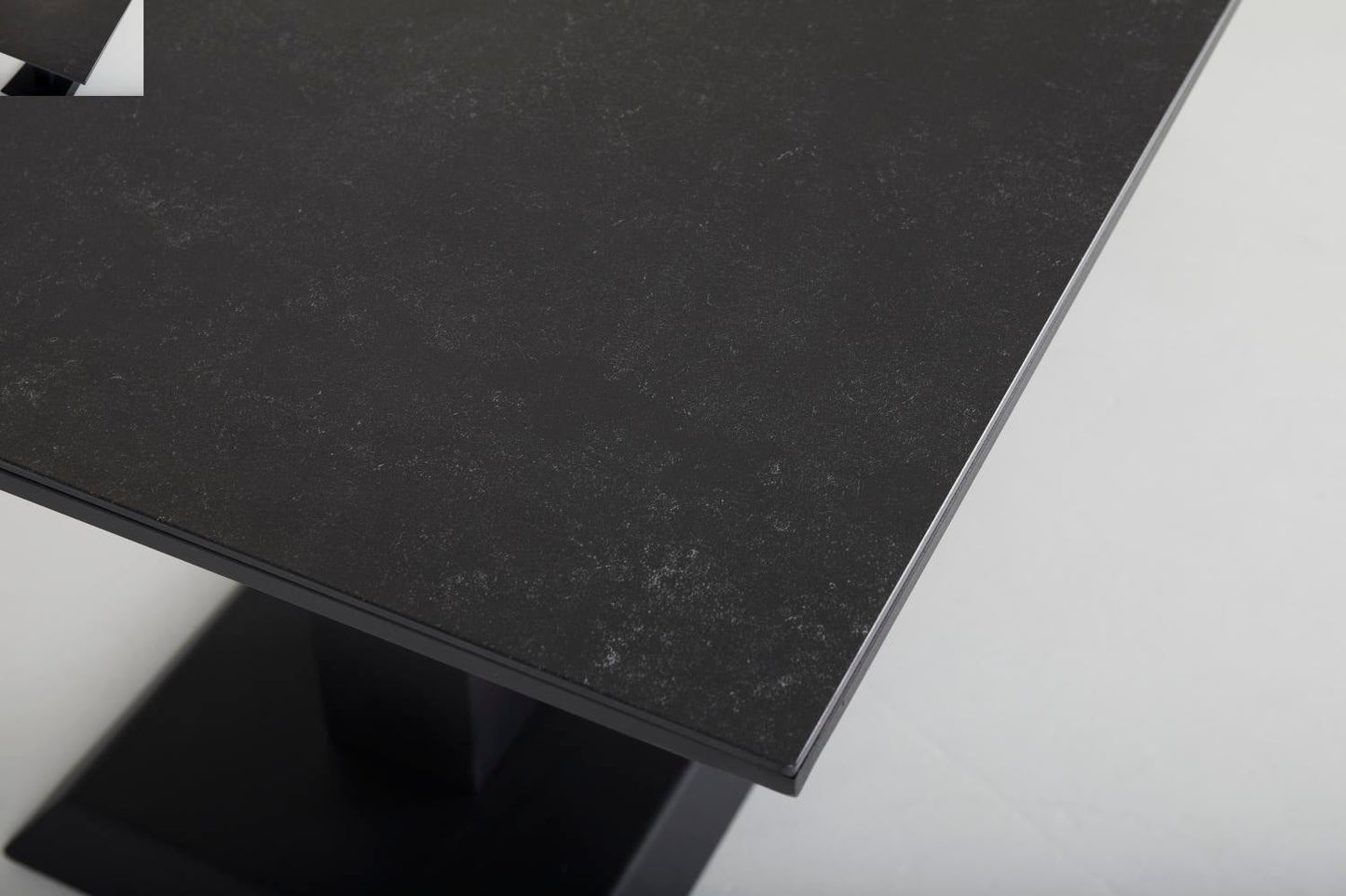 Heis Soffbord - Svart/svart, Vit/Grå - bild 4 [brafab-src:https://www.brafab.se/storage/A37EB83BA5E77A1A0902F360AE4A96F877A6C2D23237DD985E3DB83BF02796FE/8945a9c2a13442b3b3f09e7667103855/png/media/700dbe8b8521414a8b62451aae733afb/90880%2090880.png]