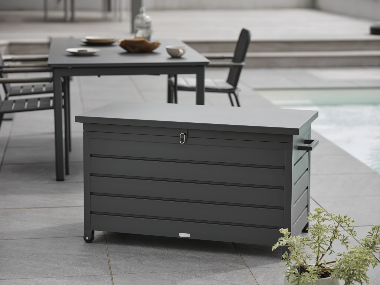 Gäster Förvaringslåda - Antracit, Khaki, Vit - bild 9 [brafab-src:https://www.brafab.se/storage/47CADE528C675B964E0BE2A4DC6D09B13B7A8C805AE41DDCD32757B236D4F650/4bf6a09f62d24684b90be7e796bd0aa4/png/media/0a31eb7d8f714799af6ee444240af221/91392%2091392.png]