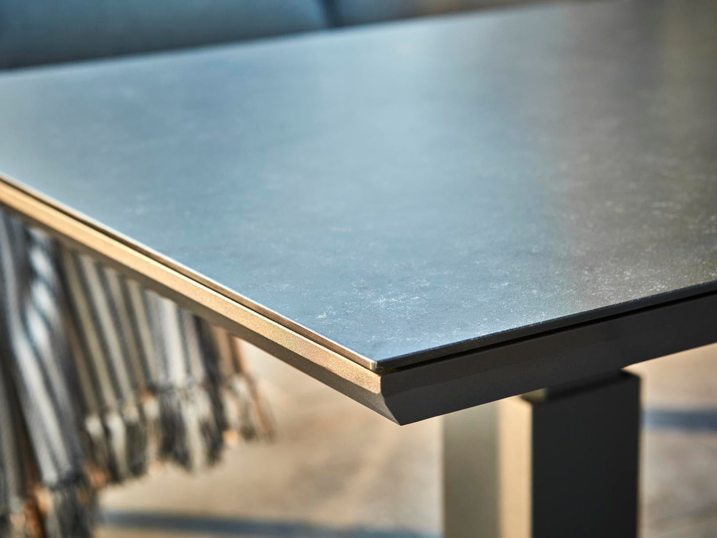 Heis Soffbord - Svart/svart, Vit/Grå - bild 8 [brafab-src:https://www.brafab.se/storage/4B30FE77B4EB30398A52CE6A72FB5EEC896E08A3C9AA0D99FD4DD121AF751909/877b7b6dd1224115af05cc0d89c62f89/png/media/bb28c8a0386a49e8a49ccd79f9c00cbc/91477%2091477.png]
