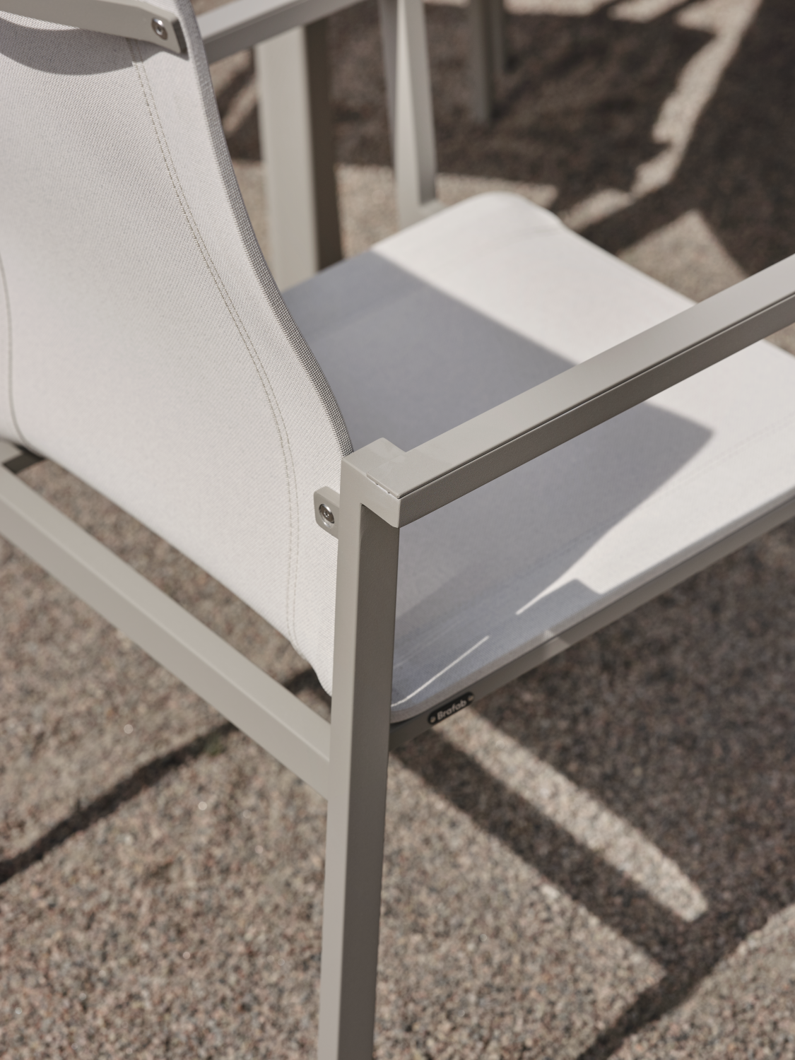 Comfy Karmstol - Khaki/Off-white, Light Grey/Off-White, Svart/svart - bild 6 [brafab-src:https://www.brafab.se/storage/D934007B26BBB3B375249F9E4C1DFD6415B360654C31E606B9FB26A3EFFF287E/7df1bb10f493441db22c90b39025ef2f/png/media/2623da1a99034f218ade31c388f238bd/94158%2094158.png]