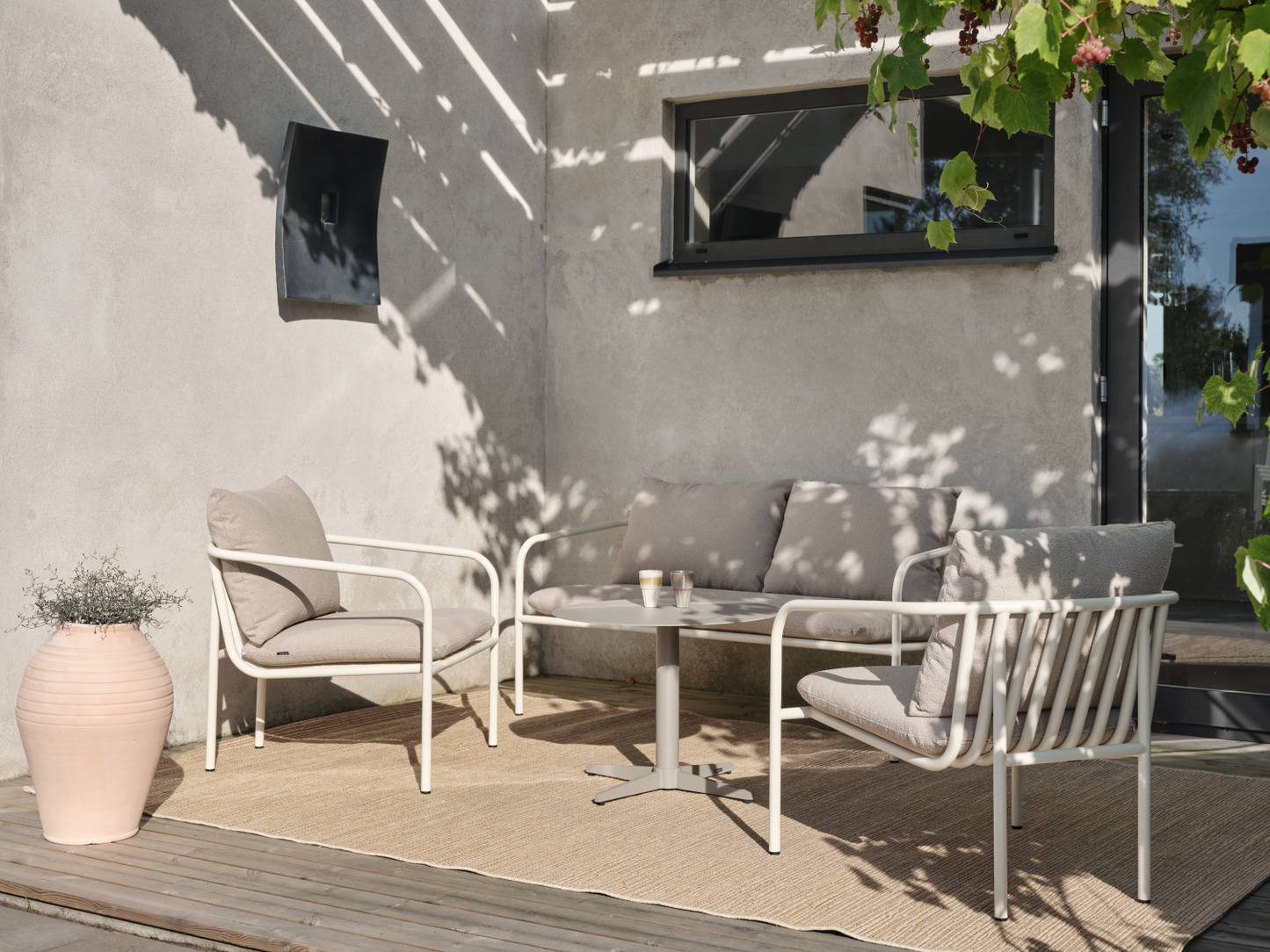 Bendt 2-sitssoffa - Indigo Blue/Teddy Beige, Peach/Teddy Beige, Pearl White/Teddy Beige, Pearl White/Teddy Orange, Svart/Teddy Ant - bild 18 [brafab-src:https://www.brafab.se/storage/897DAD61C1134721803B29DE09307200FAA1005DEEA3FE095AC08AAA63F70003/46c24f91789146069d30794cc808b240/png/media/29ad9ca5e94e4584a422fe168022db72/94179%2094179.png]