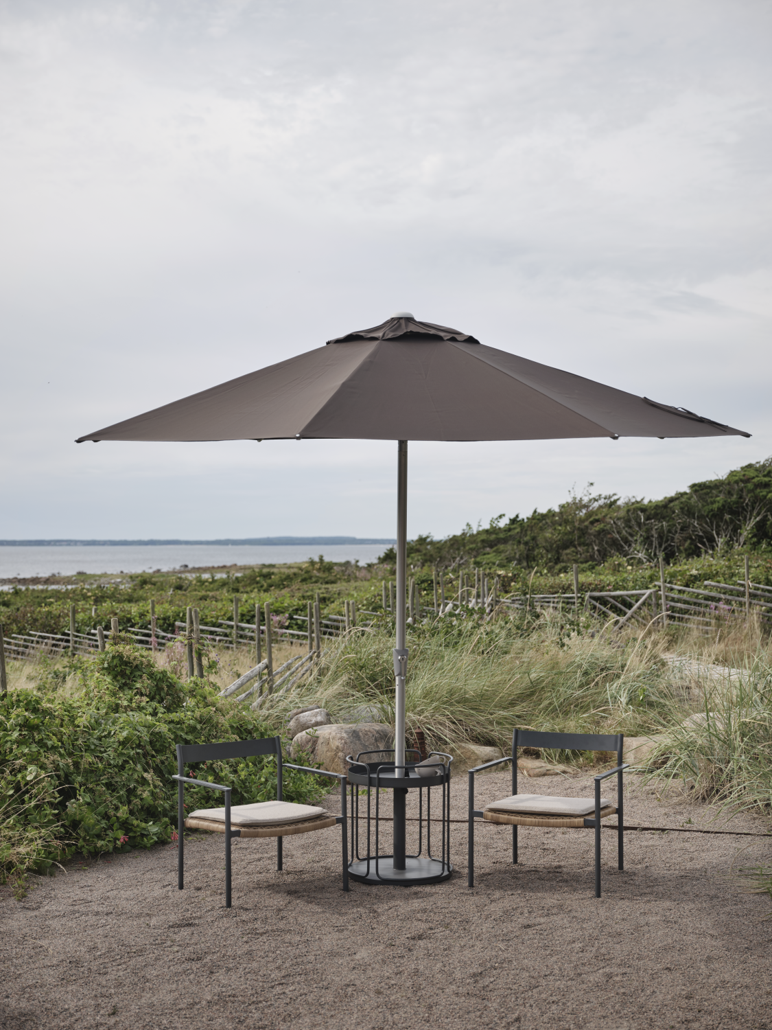 DK Loungefåtölj - Antracit/Natur, Dusty Green/Natur, Light Grey/Natur, Nordic Green/Natur - bild 23 [brafab-src:https://www.brafab.se/storage/2EA68006C28D4BAB212E8DAFCB8B651873AAB8D906C91E0068861ECC6AC910CE/66fce982a5124e64afc29b3ba106f392/png/media/9f217d757fa146fd8b799f9de73b48e5/94195%2094195.png]