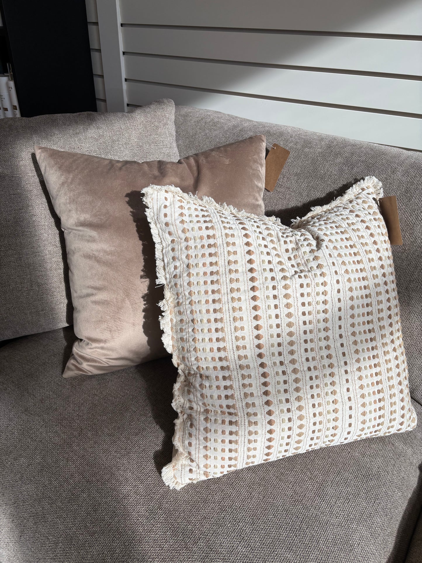 Cojín decorativo con cojín interior.