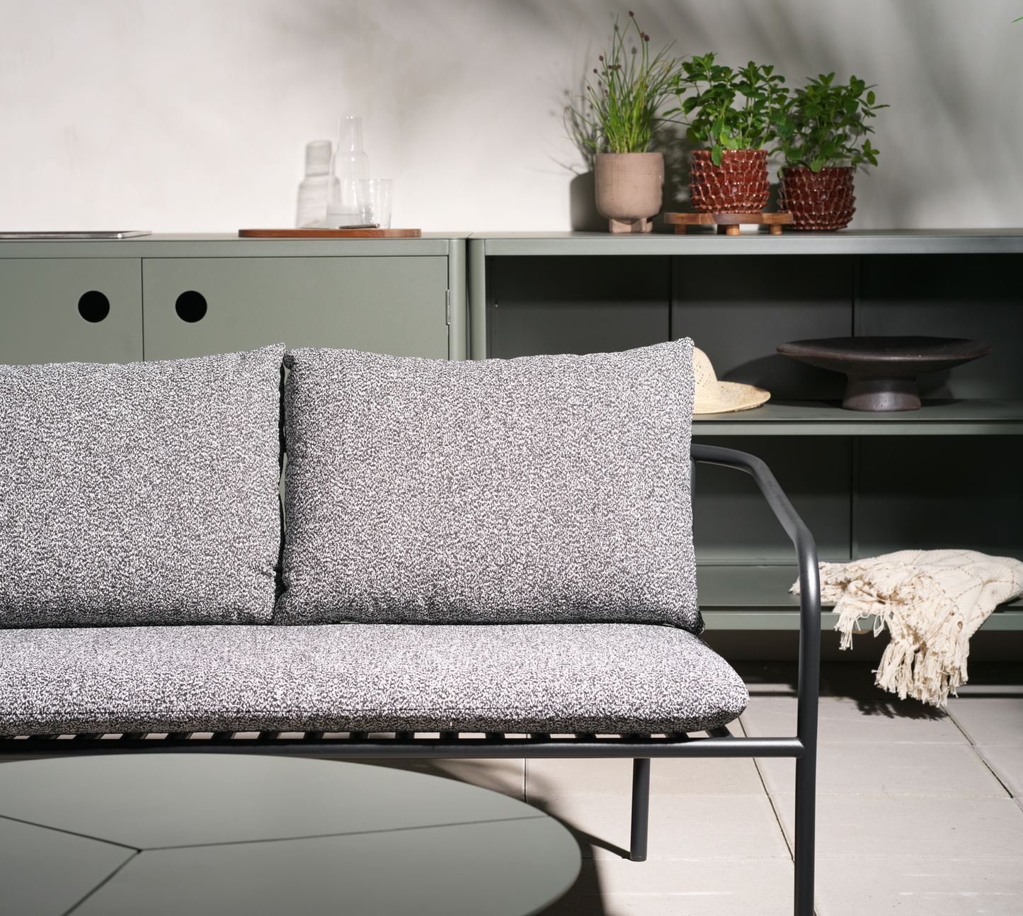 Kelia Utekök - Antracit, Nordic Green, Zin Red - bild 13 [brafab-src:https://www.brafab.se/storage/291AC3D1778C003A05FFCABE812C67D7005BBFB6F2028E16CEA141FD06798191/5255ee28bcad4ed599ca4b920e824816/png/media/381e954de69449978cdf7b82e51629f0/Bendt%20Kelia.png]