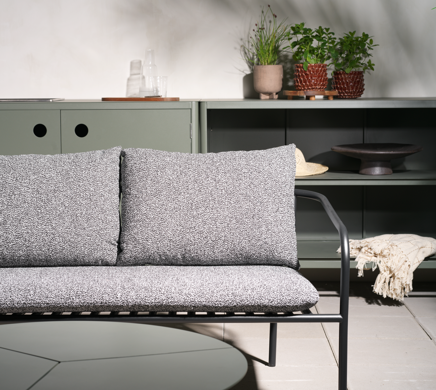 Bendt 2-sitssoffa - Indigo Blue/Teddy Beige, Peach/Teddy Beige, Pearl White/Teddy Beige, Pearl White/Teddy Orange, Svart/Teddy Ant - bild 34 [brafab-src:https://www.brafab.se/storage/291AC3D1778C003A05FFCABE812C67D7005BBFB6F2028E16CEA141FD06798191/5255ee28bcad4ed599ca4b920e824816/png/media/381e954de69449978cdf7b82e51629f0/Bendt%20Kelia.png]