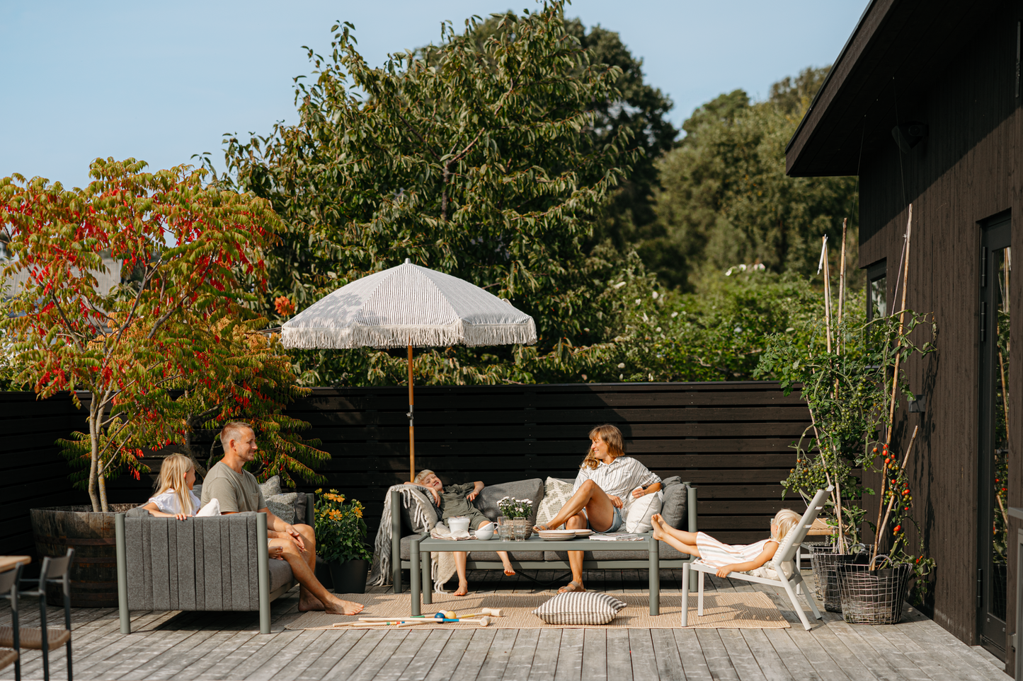Brad 2,5-sits Soffa - Antracit/Charcoal Grey, Nordic Green/Charcoal Grey - bild 3 [brafab-src:https://www.brafab.se/storage/FAAA15185C0506BA21C43AD33169D7D0C485B9ECD5A01BED92211EDA5CCD7764/a90f6abbb4b94dac812df34da62dc13c/png/media/0748776335b04a2cbdcecd1049bc19a0/Brad%20Nordic%20green%20Gatsby%20Hide_1.png]