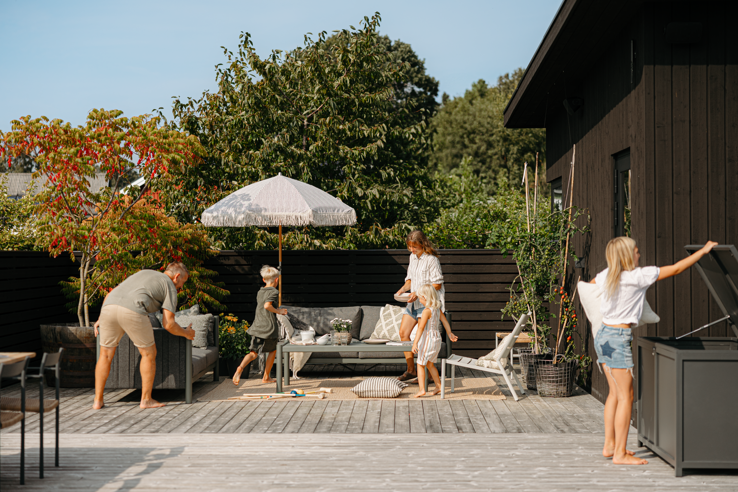 Brad 2,5-sits Soffa - Antracit/Charcoal Grey, Nordic Green/Charcoal Grey - bild 2 [brafab-src:https://www.brafab.se/storage/5CE9702A1C68079D56C3E92F4D67C80059FC3A11A264BA9E8B63A5292637B60F/34581519aecf4cce82d1c6833377dd3f/png/media/c26b59e364b641cb983cc7f7a4859e57/Brad%20Nordic%20green%20Gatsby%20Hide%20DK.png]