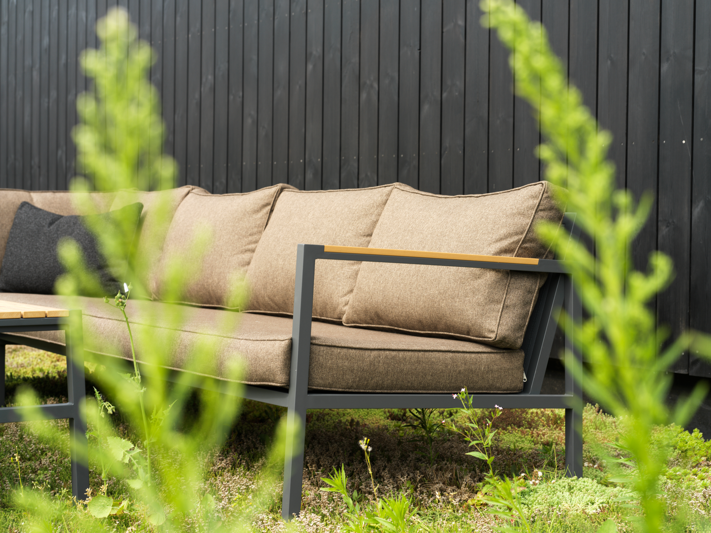 Cap Soffgrupp - Antracit/Brun, Light Grey/Grå - bild 12 [brafab-src:https://www.brafab.se/storage/BB4AB541E4E87313B7FE456C5A82D2A3935FF73B2CF066D1B218DB885167C7D3/8a5c4f9261ba4af2a3a8132568f6172a/png/media/9f2e5d411d1d4fac8030c07bb28de1a6/CAP%20Sofa%20Anthracite_3.png]
