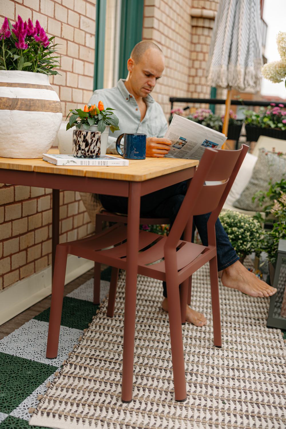Nox Cafébord - Antracit/Bambu, Nordic Green/Bambu, Zin Red/Bambu - bild 12 [brafab-src:https://www.brafab.se/storage/0678923B9C3D55B6E06FBBA79DE792E5B4C9BC2AB96B9EAE8230460221DDDEFA/fa7f742c41d248be89d9a068a10597e3/png/media/55eb16f3a3c04092a6121ea55a12240b/Delia%20Nox%20Zin%20red_1.png]