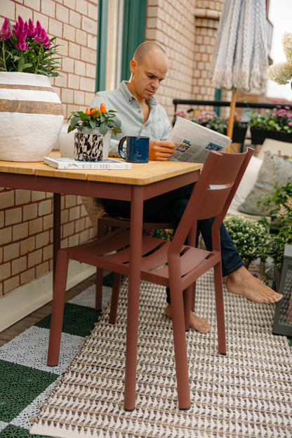 Nox Cafébord - Antracit/Bambu, Nordic Green/Bambu, Zin Red/Bambu - bild 12 [brafab-src:https://www.brafab.se/storage/0678923B9C3D55B6E06FBBA79DE792E5B4C9BC2AB96B9EAE8230460221DDDEFA/fa7f742c41d248be89d9a068a10597e3/png/media/55eb16f3a3c04092a6121ea55a12240b/Delia%20Nox%20Zin%20red_1.png]