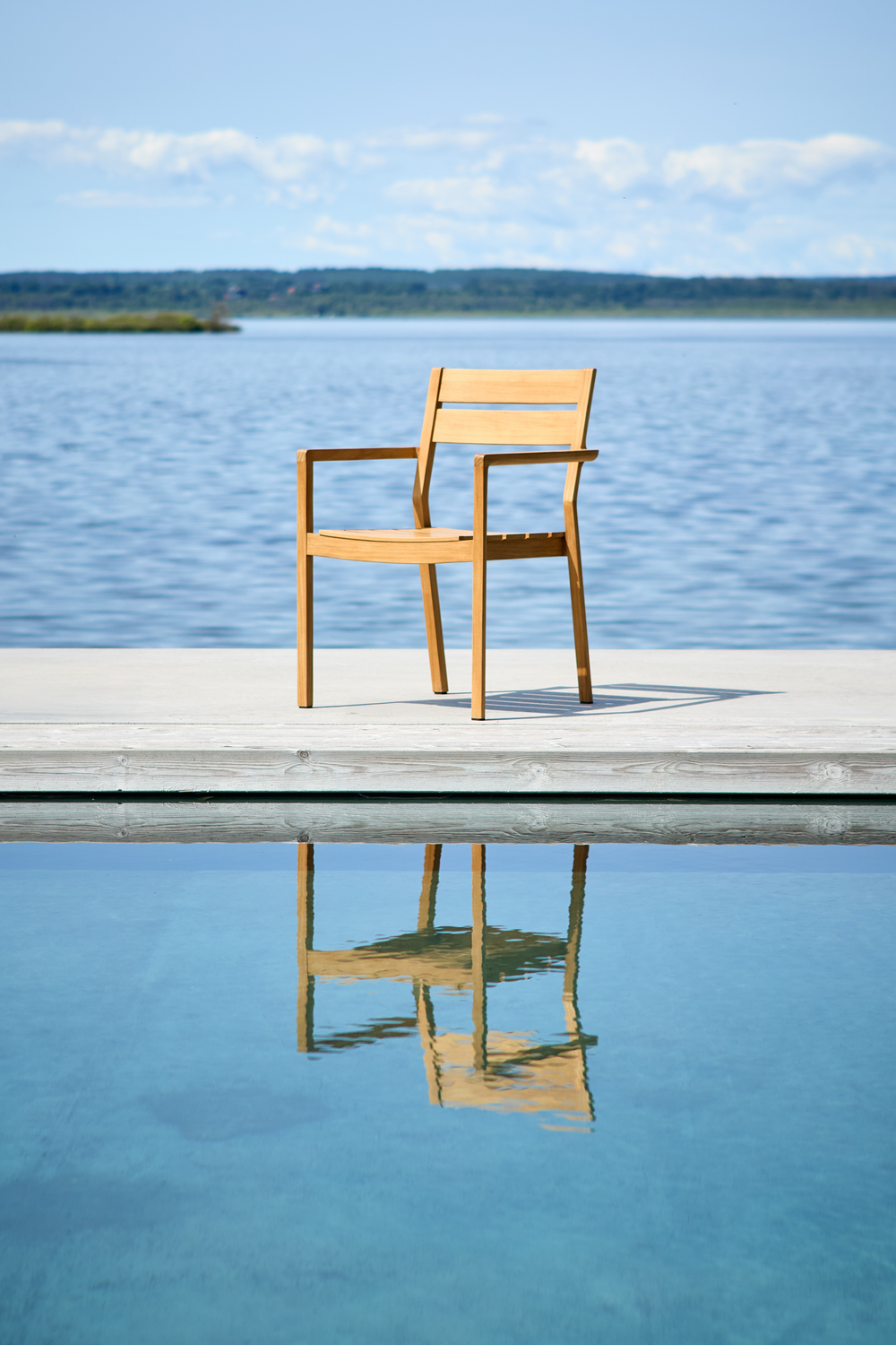 Delia Teak Karmstol - bild 2 [brafab-src:https://www.brafab.se/storage/3C69C9E66FBD2D48A2764CB7D5564C98A88D8E6468593751CB2A793D45264F1D/94d2fa37c1044d8b996c6eeea545ac79/png/media/cdead244cb134671b2c1625fdcab7b30/Delia%20Teak%201.png]