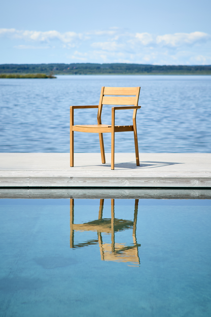 Delia Teak Karmstol - bild 2 [brafab-src:https://www.brafab.se/storage/3C69C9E66FBD2D48A2764CB7D5564C98A88D8E6468593751CB2A793D45264F1D/94d2fa37c1044d8b996c6eeea545ac79/png/media/cdead244cb134671b2c1625fdcab7b30/Delia%20Teak%201.png]