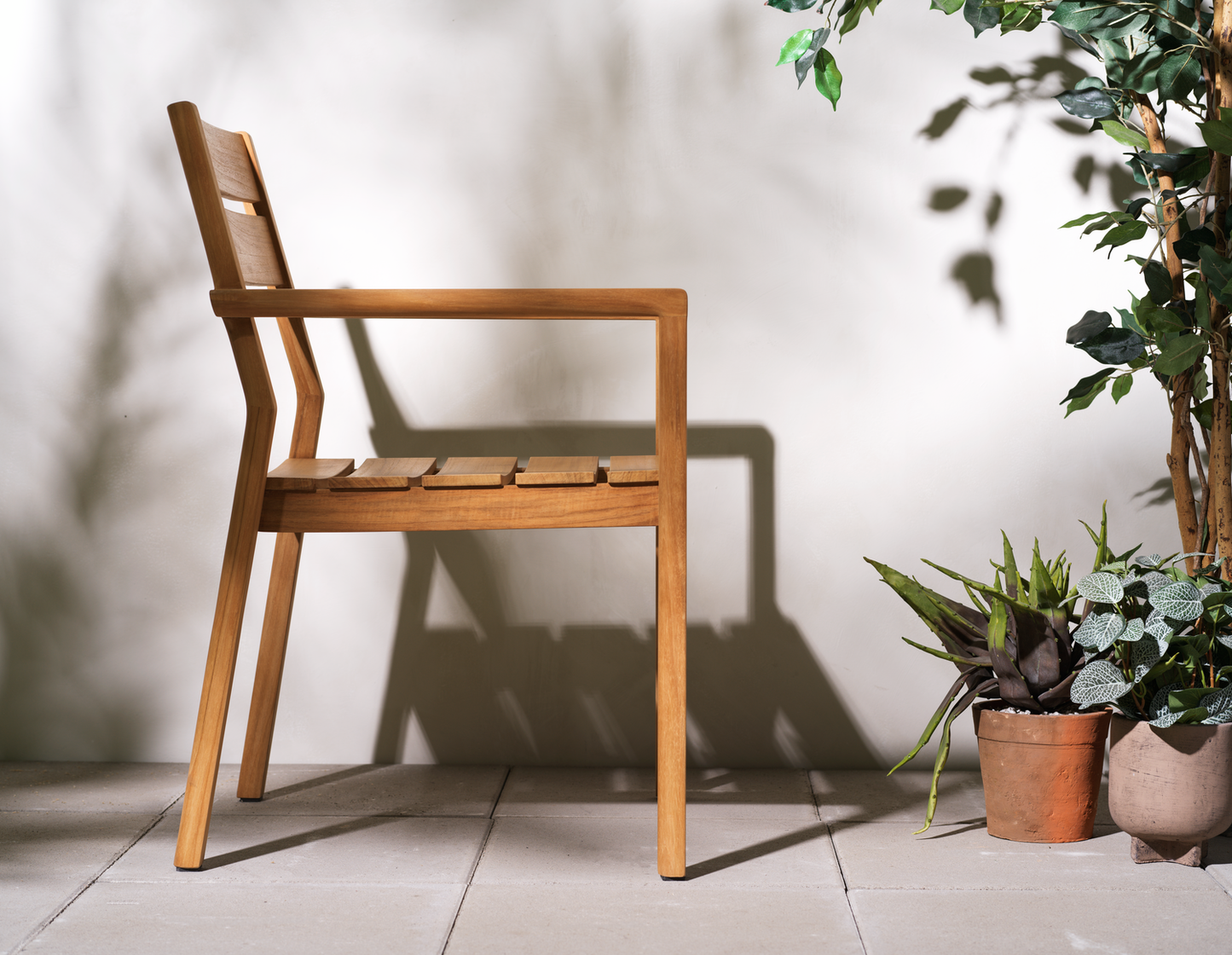Delia Teak Karmstol - bild 3 [brafab-src:https://www.brafab.se/storage/E9D46B1F7974A6A6AF2019D137F3993A9CCC5EE72A0B892968EE399B141B55B2/0f2f0e89f9e44188b4bf73067138a8d3/png/media/a85c0407afce4b5b887ce1cdc6d069cc/Delia%20Teak.png]