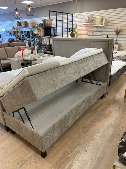 Stina förvaringssäng