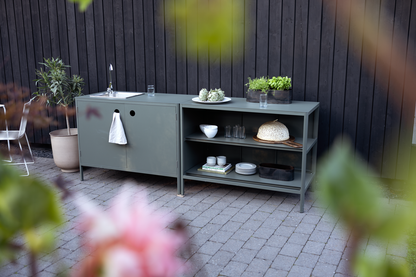 Kelia Utekök - Antracit, Nordic Green, Zin Red - bild 17 [brafab-src:https://www.brafab.se/storage/AB2EF4B9AC90241D37A110AFD7A0678670FE31AC0A20CFCF7049910F9734D04D/e4c64447628b4ef598fed522f978fe3f/png/media/68f6a7f9ecc34e66bb09c8021ffe2822/Kelia%20Outdoor%20Kitchen_2.png]