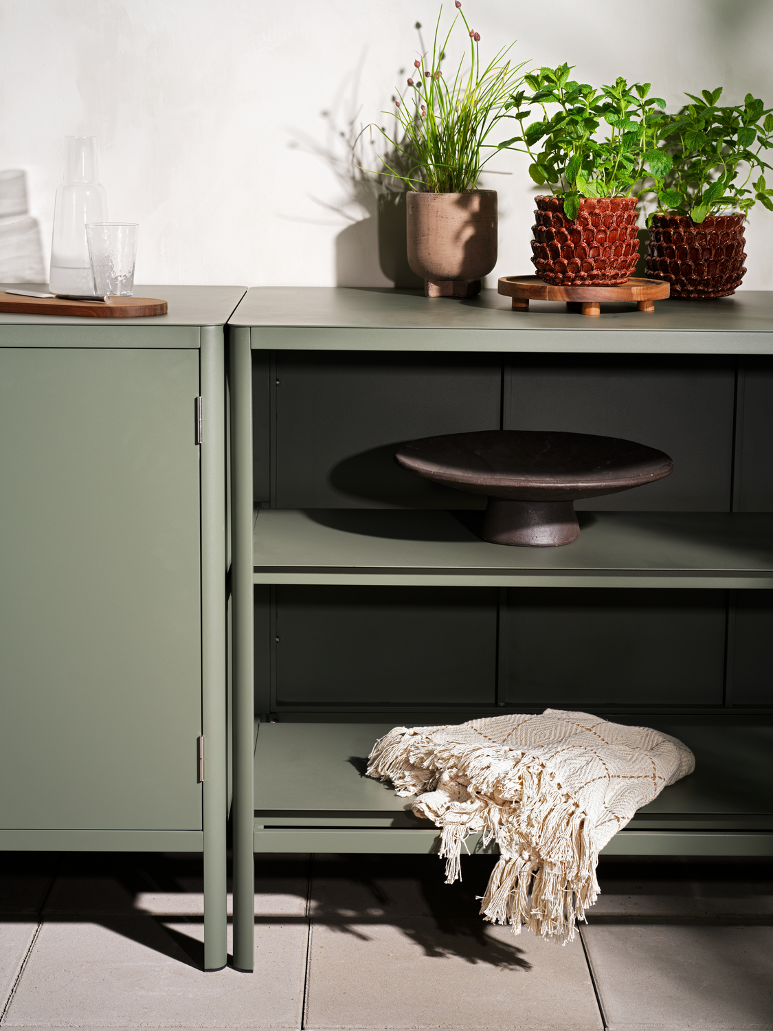 Kelia Utekök - Antracit, Nordic Green, Zin Red - bild 15 [brafab-src:https://www.brafab.se/storage/BA121D03E20C0711CB1B698BFA6EE64A1E1EAF32210A37A0251F3143FD0514D1/b2f6d311346f4855ae54e1b5f4bcaa0c/png/media/b8518249937d4dba87b5446416bec637/Kelia%20Outdoor%20kitchen%20Nordic%20Green_1.png]