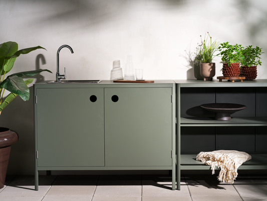 Kelia Utekök - Antracit, Nordic Green, Zin Red - bild 14 [brafab-src:https://www.brafab.se/storage/479B59C893AA34429219E101105E0D0DCDED14C4922F05BB284EC825531E91E0/3f0c2b239c3c4265a56b3ce2697cdd7e/png/media/7cce5b41f8b648928a655d60c56c4151/Kelia%20outdoor%20kitchen%20Nordic%20green.png]