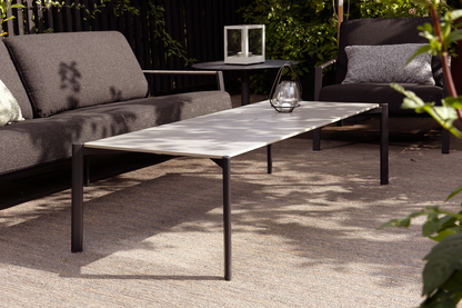 Lyra 2,5-sits Soffa - Svart/Sand, Svart/Teddy Black - bild 16 [brafab-src:https://www.brafab.se/storage/A0A3C4F98E4AEF21C94906FB96098F884F87D1CCFD3A39EFE6624E50D156A730/e6ced4cac4a84207b3295e4942bcfd85/png/media/b3d36c104a8d4e9db547e42cf276efac/Lyra%20Lounge%20Hallavara%20table_1.png]