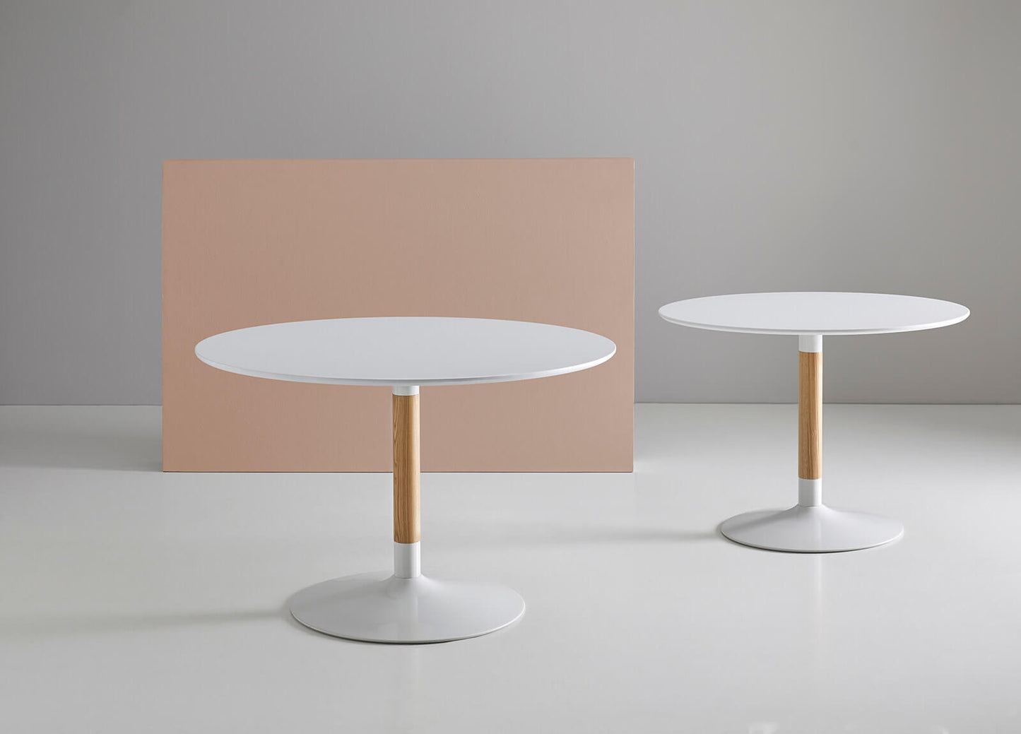 Mira dining table