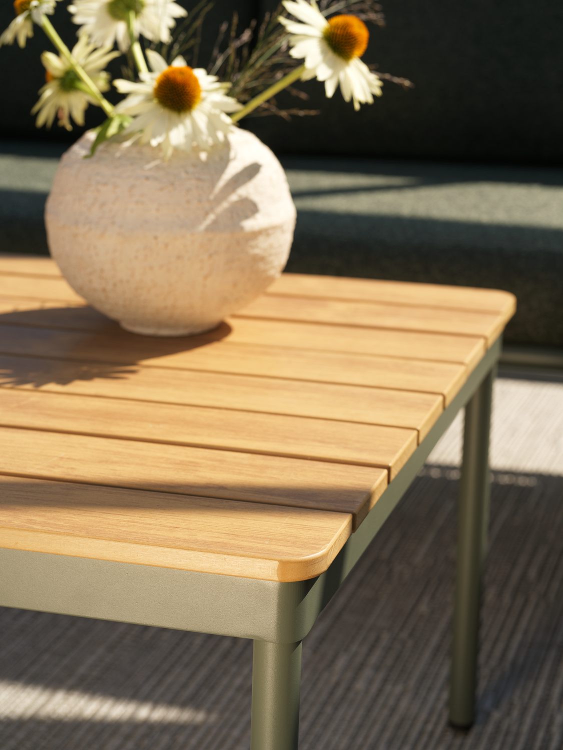 Reno Soffbord - Nordic Green/Natural, Svart/Natural - bild 6 [brafab-src:https://www.brafab.se/storage/AF121F1DAC5F545C4E6346C5DCEC71BF60A28905228B38678E6C755FE57EA3BB/39dfdf58e6404946a53134cd1416ffdb/png/media/fc219a7430874fcf8a1f9818e37c0be5/Reno%20Sofa%20Nordic%20Green_5.png]