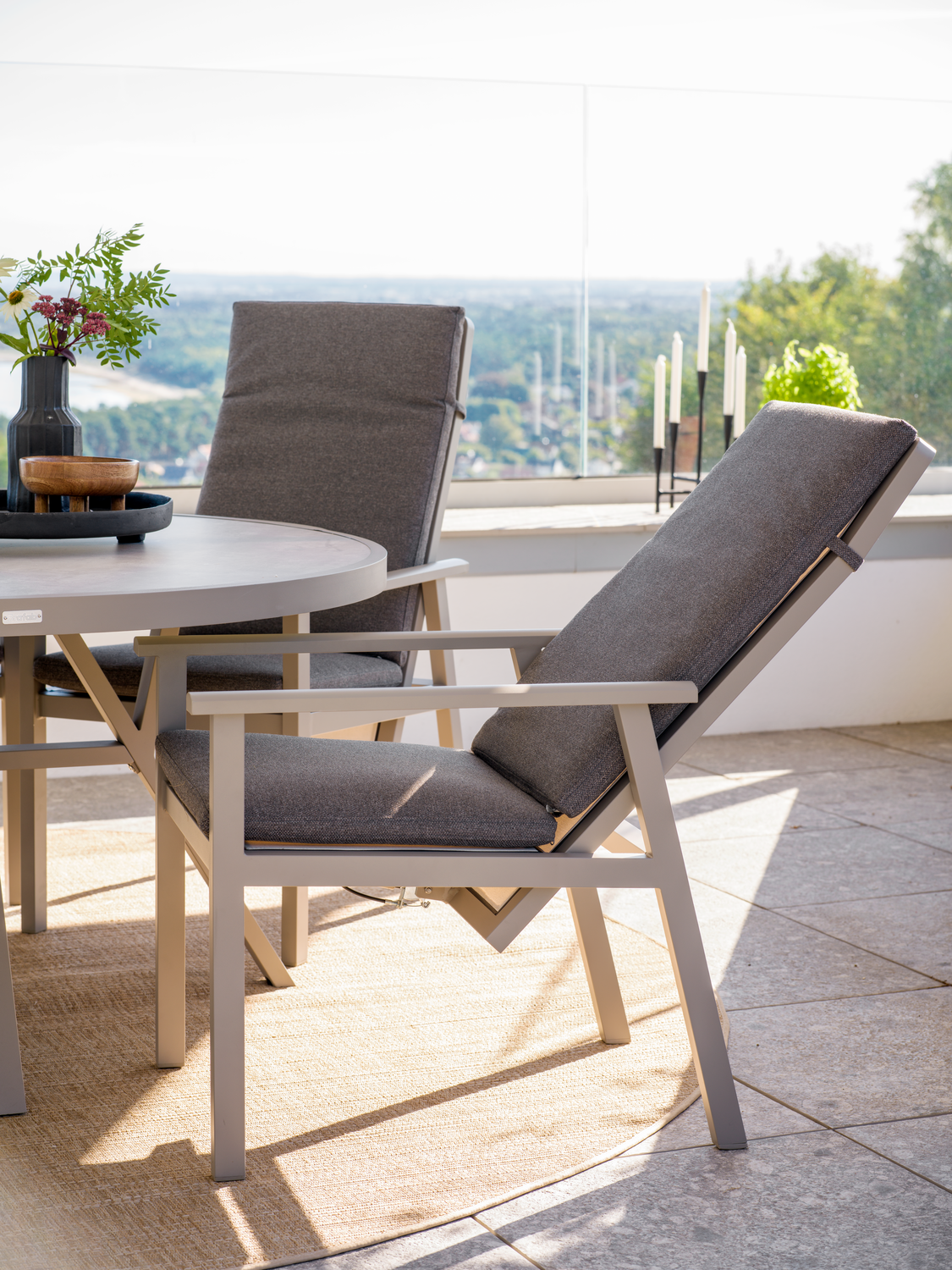 Samvaro Matbord - Antracit/Antracit, Khaki/Sand, Vit/Grå - bild 12 [brafab-src:https://www.brafab.se/storage/93072B1443F2F74D28841AFD08E8F8096AAD63B4E82C3E819B756A0AE3F0CE13/1138474a6fc9460bab6074cf424d6ef5/png/media/685c986e1b0b463796b4e12e56edd15c/Samvaro%20Khaki%20Soft%20DawnSamvaro%20Khaki%20Soft%20Dawn_2.png]