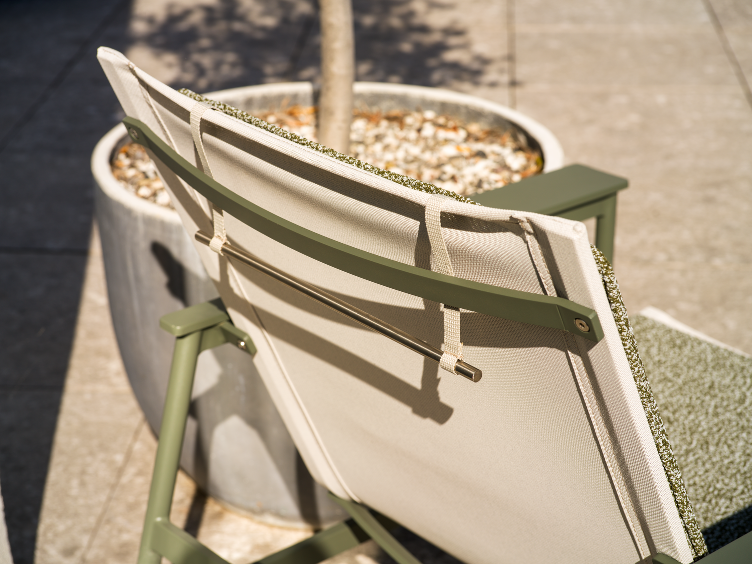 Soro Loungefåtölj - Antracit/Teddy Black, Khaki/Teddy Beige, Nordic Green/Teddy Verde, Svart/Teddy Ant - bild 12 [brafab-src:https://www.brafab.se/storage/D639AB042BC7CEE117397F9746AA1ED0E1C58A3A2DA2465FDC67D705DE9FDBC9/237e94893b344a37ae63429adec7a9b0/png/media/391b31b7f02e497ab2b1c472b7650abd/Soro%20Nordic%20Green%20Teddy%20Verde_1.png]