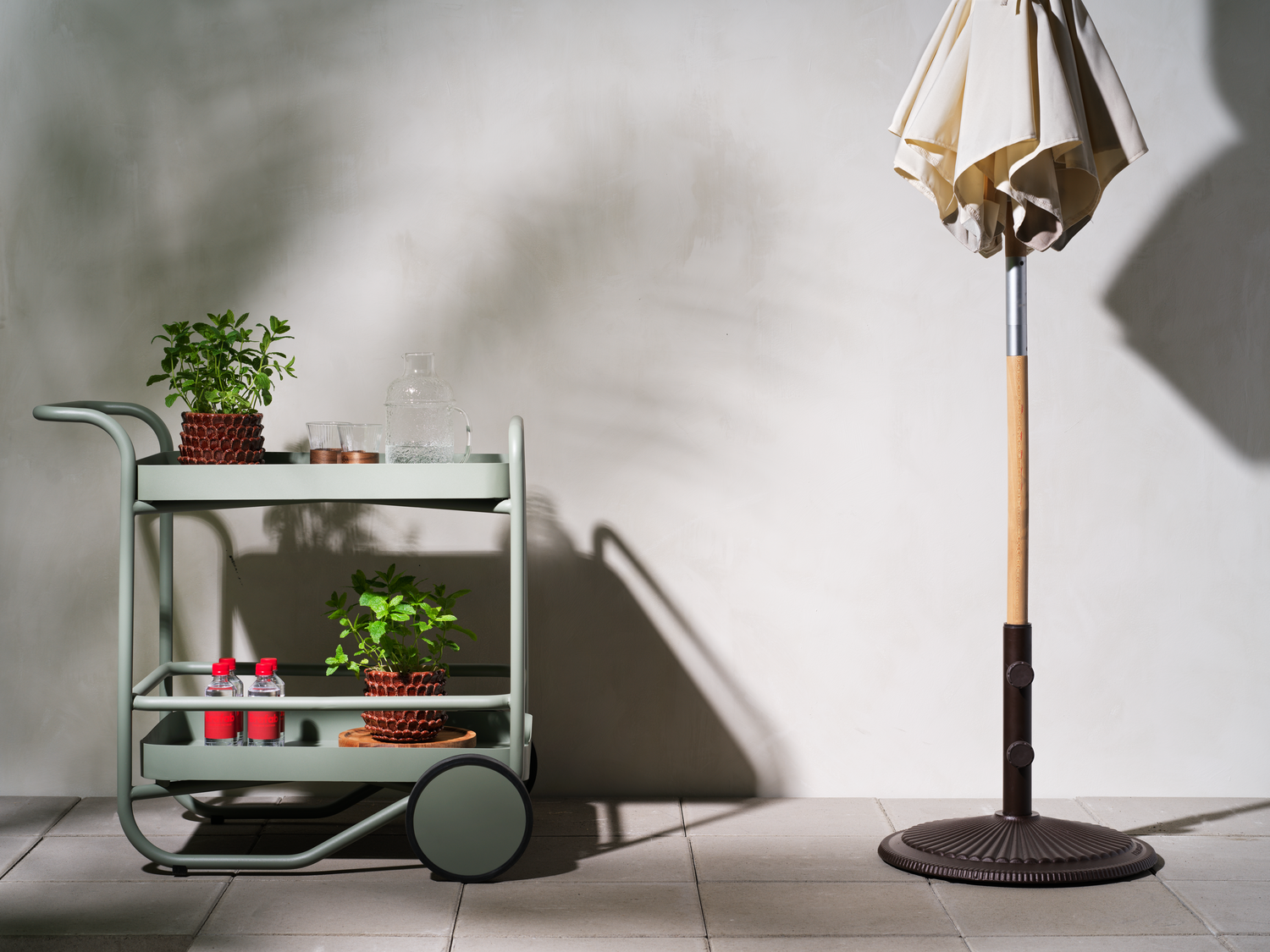 Trolly Serveringsvagn - Antracit, Dusty Green, Khaki - bild 14 [brafab-src:https://www.brafab.se/storage/E79D7AFB3ED7FB16E97B2934B4EE2C98A0CD84A32999452C7422AA7155CB1A5D/f1bdf27e751146ae91a5c8b8d9b19f39/png/media/db2ec842ad114d2b994be774dc03b4ae/Trolly%20Dusty%20green%20Solara.png]