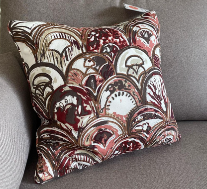 Decorative cushion including inner cushion